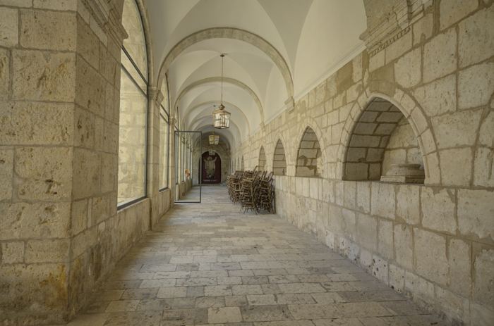 Galería sur del claustro reglar del monasterio de la Santa Espina
